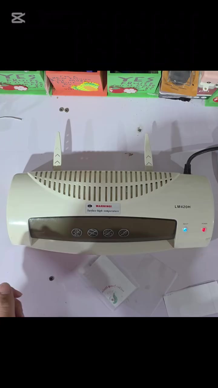 فرصة لأصحاب المكاتب والطلبة! 📢
جهاز تغليف (كبس) حراري احترافي للبيع.
كواليتي عالي وسعر مناسب جداً.
💰 السعر: 30,000 دينار.
🚚 التوصيل علينا مجاناً!
للبيع: جهاز كبس حراري (Laminator) احترافي - موديل LM420H
جهاز عملي جداً وسهل الاستخدام، مثالي لأصحاب المكتبات، الهواة، أو للاستخدام المنزلي والمكتبي للحفاظ على المستندات والبوسترات.
المواصفات والميزات:
 * الموديل: LM420H (يتميز بمتانة الأداء).
 * الوظيفة: كبس حراري عالي الجودة لحماية الصور، الهويات، والمستندات من التلف والرطوبة.
 * السرعة: كفاءة عالية في التسخين مع مؤشر ضوئي (Ready) يخبرك عندما يكون الجهاز جاهزاً للعمل.
 * الحالة: نظيف جداً وشغال بشرط الفحص.
 * التصميم: متين وبسيط، لا يأخذ مساحة كبيرة على المكتب.
العرض والسعر:
 * السعر: 30 ألف دينار فقط.
 * خدمة التوصيل: مجانية لجميع المناطق.
 * التواصل: المراسلة على الخاص (Direct Message).
ملاحظة: الجهاز مخصص للكبس الحراري فقط (بدون مقص ورق). القطعة مميزة وسعرها مناسب جداً مع التوصيل.


**إذا كنت صاحب هذا الإعلان وتريد حذفه لأي سبب، رجاءا أرسل رسالة إلى الدعم الفني**