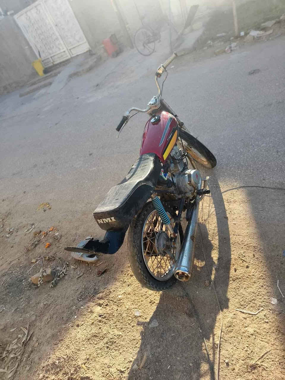 دراجه للبيع  بيه خيط بخار  كلك سعر 200وبيه مجال مكاني كوفه حريه ***********
