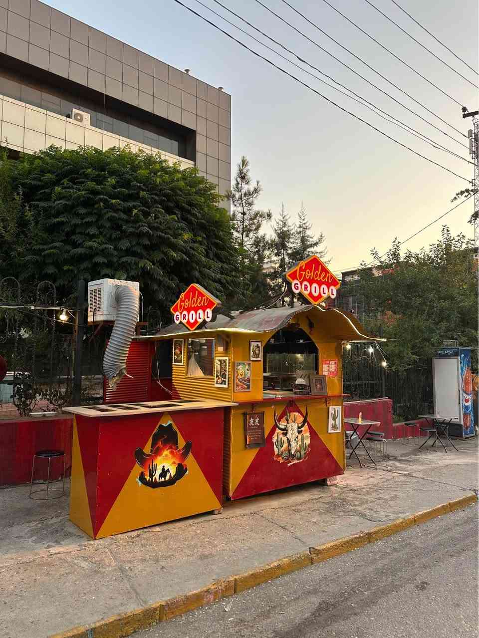کۆشکی بەرگر 

بزنسێکی حازر و بزر بۆ فرۆشتن لەسەر جادەیەکی بەناوبانگی قەرەباڵغ بە کامل ئەشیاوە 
ئەم کۆشکە لە هیچی نەقس نیەو لەسەر ئیشەو بازار و موشتەری بەردەوامی هەیە بە کامل ئەشیاوە بۆ فرۆشتن 
گڕێل 
جیهازی سورکردنەوە 
بەرادێکی گەورە
مجەمیدە
دوو سەلاجەی بچوک
٤ مێز و کورسی 
دوو چادر 
مێزێکی بچووک بۆ شتێک بتەوێ ئیزافەی بکەی 
کامل تەرتیباتی بۆ کراوە بۆ هەبوونی ئاوی بەردەوام 
هەبوونی پەیجێکی  فوول ئەکتیڤ و بەقوەت 
بێ کەم و کورتیە و لە زەلامێکی کاسبی کەمە 
تکایە ئەگەر کریار نیت پەیوەندی مەکە یان نامەنە مەنێرە 
لە خزمەتاناین 

*********** السليمانية, العراق
