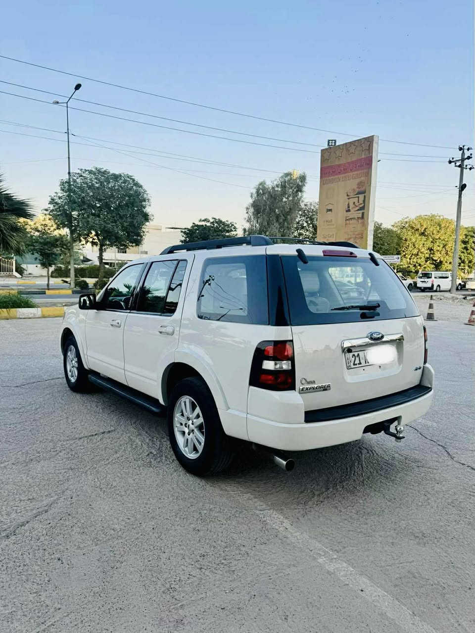 فورد اكسپلور 2010 فول مواصفات شركة نيڤا كلش جديدة دبل اكسل (فور ويل) ضد الترحلق 3 مقاعد 💺 كوشن تبريد مركزي سلايت كوشن جلد وكهرباء وهيتر سكليتر كهربائي ڤوليوم تحديد السرعة شاشة دديڤيدي DVD 📀 كود باب لايتات زينون وعدسة گير ومكينة واكسل بشرط ممفتوحة بدون صبغ وبارد وشخط كل الجسم على الشركة  ماشية 162 
مكان : كلار
سعر:142$ ومعاملة
***********

فورد اكسپلور. 2010 فول موصفات شريكه نيفا  زور تازه 
ده بل اكسل دژه خليسك 3 ريز كوشين تبريد مركزى سلايت كوشين جلد و كاره با و هيتر سكليتر كاره باي فوليوم تحديد سرعه  شاشه ديفيدي كودي سه ر ده ركا لايت زينون و عده سه 
كيرو مكينه و اكسل بشرت نكراوه تو بي بوياخ و سارد و شوخت 
هه مو كياني له سر شريكه يه 162 روشتوه 

شوين كه لار 
142$. معامله 
***********
