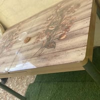 ميز طعام • نضيف