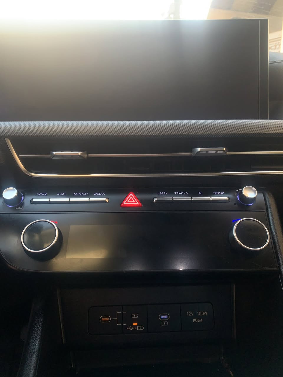 سلام عليكم سوناتا موديل ٢٥ هايبرد الشكل الجديد
الموصفات: 
كشنات جلد 
تبريد خلفي 
كشنات تدفئه 
تشغيل عن بعد 
ستيرن تدفئه 
كار بلي 
نضام صوتي فاخر 
راديو اقمار صناعيه 
مراقبة النقطه العمياء 
كامره خلفيه 
نضام الثبات الاكتروني 
مصابيحLED 
ماسحات مطر اتوماتيك 

السعر: 170 ورقه 

للحجز ولستفسار 
اني مكلف بنشر فرجائن لحد يطبلي على الخاص ***********
