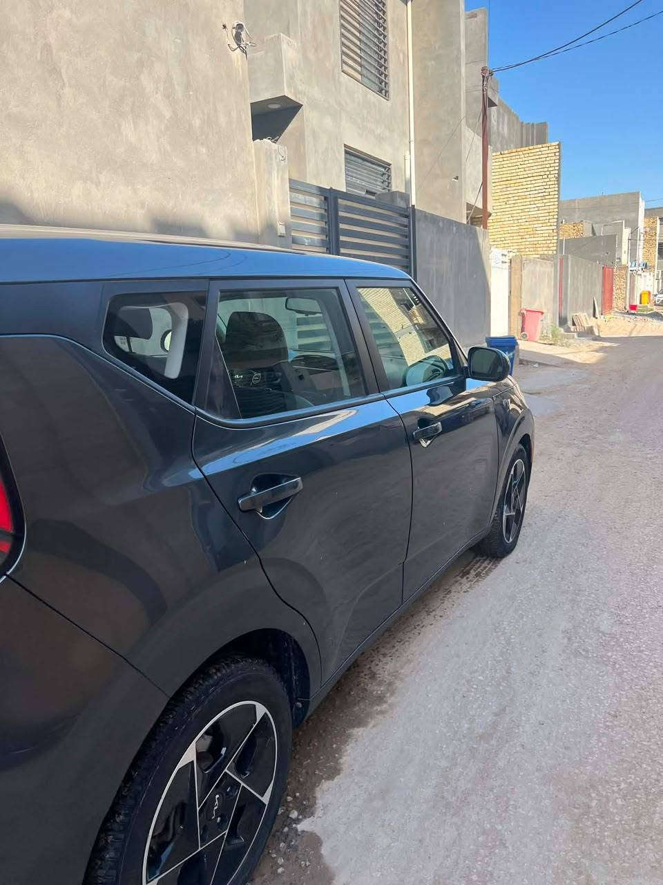 السلام عليكم للبيع كيا صول ٢٠٢٣رقم بغداد فول مواصفات السعر ١٥٠ وبيه مجال للاستفسار الاتصال ***********
