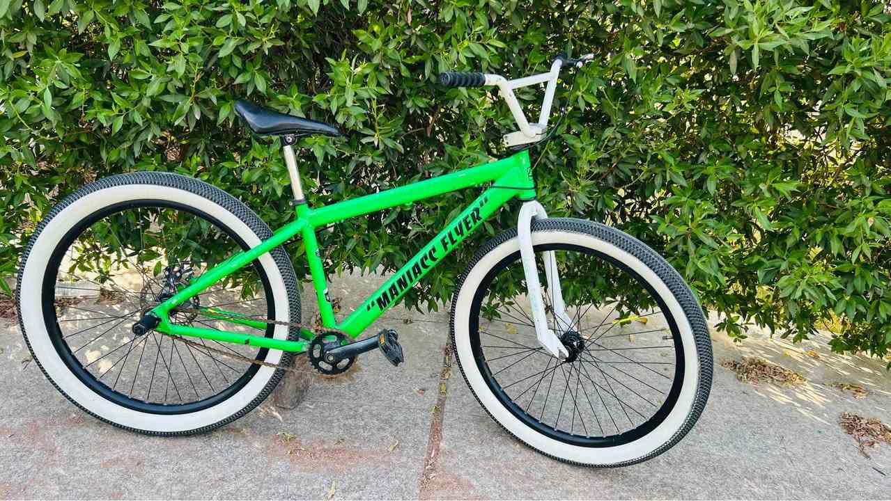 السلام عليكم🤍 
للبيع بايسكل BMX جديد حجم 27.5 
بريك خلفي سدك شيمانو تايرات خط ابيض استعراضي 
فريم بلكامل المنيوم وياله المنيوم سيم حلقه 
مكينه خلفيه زغيره خفيف بلمشي 
السعر 175 الف مكاني بغداد حي الجوادين 
يوجد توصيل جميع المحافظات 10
للاستفسار / *********** بغداد, العراق
