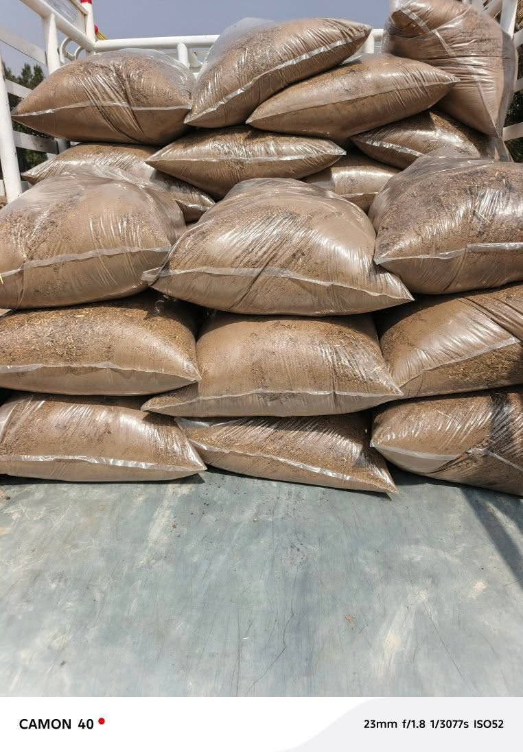 سلام عليكم ٣٥ جيس سماد حيواني محلل وزن جيس ٣٠ كيلو واصلات الباب البيت ١٣٥ ألف للستفسار واتساب ***********
