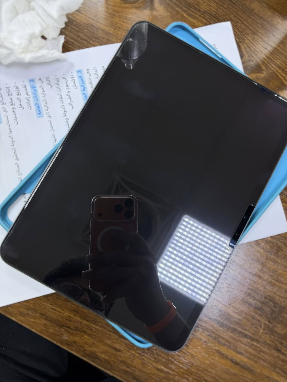 ايباد 11
M4 كارتونته موجودة 
ذاكرة 256 
بطاريته 93
عدد دورات الشحن 186
بي نقطتين بالشاشه من جهة الايسي ممأثرة ع اللمس ابد الجهازة نظافة 100%

مكاني بغداد 
***********
