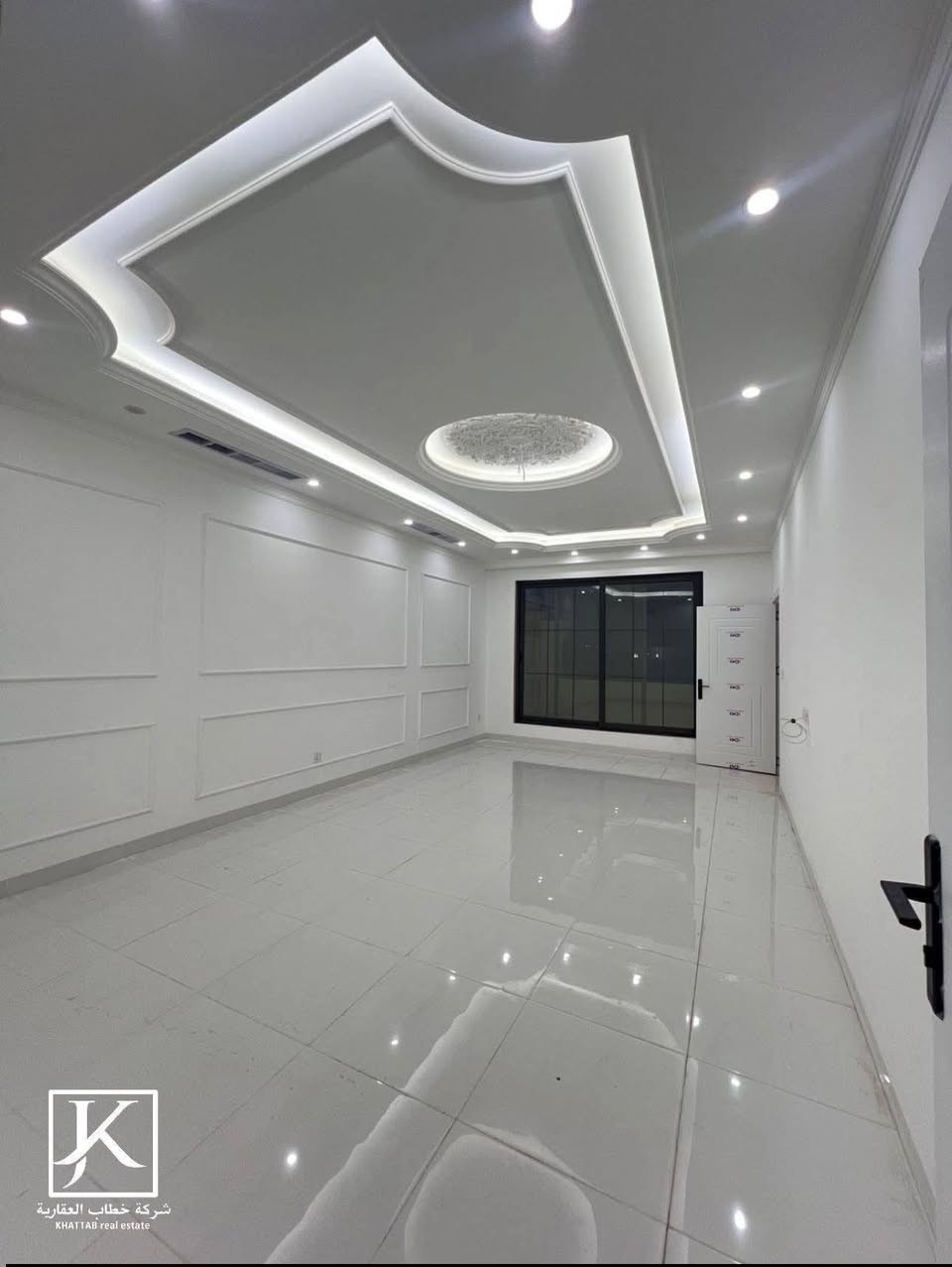 بيت للبيع في أربيل مجمع #لاوان_ستي 
المساحة :- 200م - مقابل #حديقة   
يتكون من :-
4 غرف نوم | استقبال | هول | مطبخ حار وبارد  | مجموعة سحيات 
السعر باقي الصور في تلگرام https://t.me/Omrin455
***********

***********
