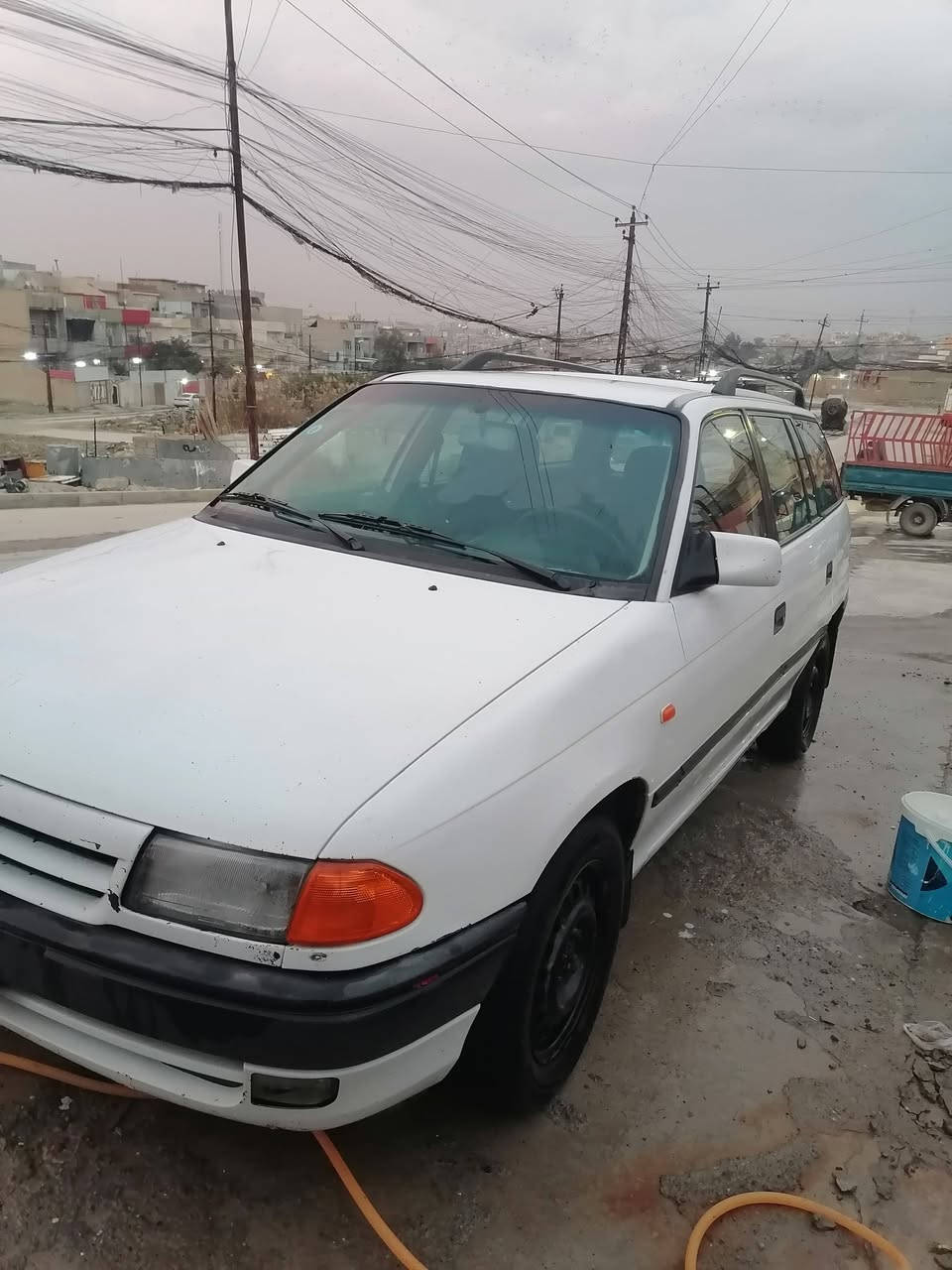 سلام عليكم ستره لبيع مديل 95 سياره بلاديه بدون دوايرو دوسات ما مصلحه طخم تاير مكينه بيه بخار شراي يتصل ***********
