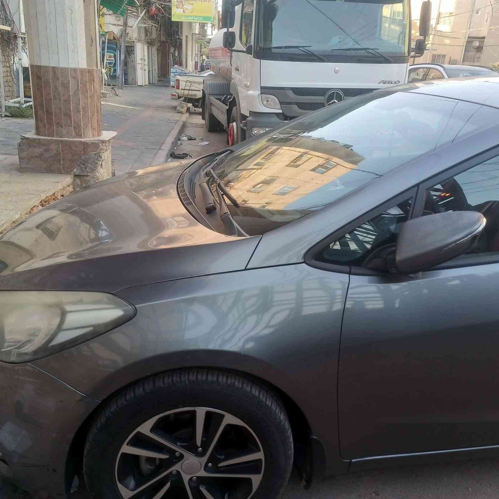 سلام عليكم
سيراتو موديل 2016 خليجية بيه بس طخه بابا الصدر وبعده ممصلحه موجودة الطخة بالصور ماشر عليه 
ماشية 128 رقم بغداد الجديد 
للاتصال *********** صاحب السيار بي واتساب
