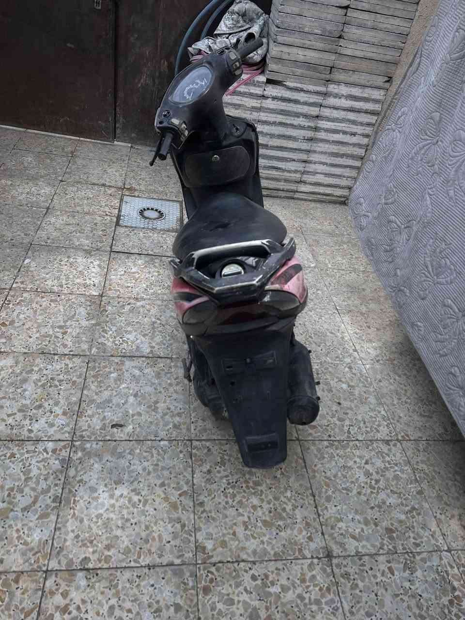 السلام عليكم دراجه 140 نظيفة جدا كهربائيات كله شغاله سلف هندر باتري جديد تايرات نظيفات مابيه نقص العنوان شهداء البياع الاستفسار ***********
