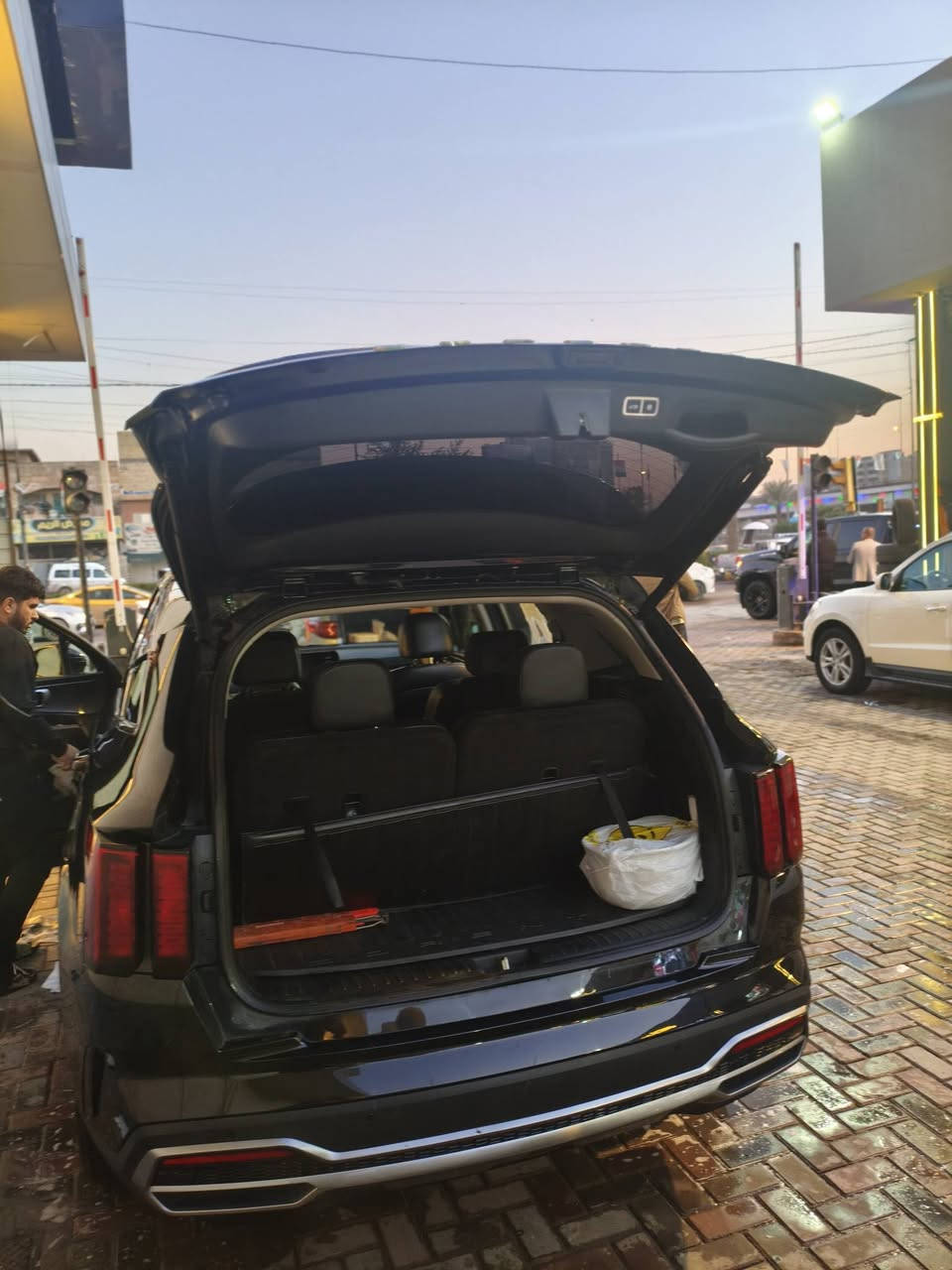 السلام عليكم
اعيد النشر بسبب الناس الي ماعدها مصداقية 
( مراوس) (جارجر اوباما )(يفضل فور ويل)
سورنتو 2021 هايبرد فول الفول رقم بغداد تبدل بنيد وصبغ جاملغ خلفي فقط الباقي كفاله عامه سياره جديده جدا وماشيه ٤٠ الف
مكينه( ٤ )سلندر تيربوا هايبرد بقوه ٢٥٦ حصان انشط من ٦
المواصفات:
بصمه 
تشغيل عن بعد
شاشه جبيره
كامره
بنوراما
كشنات منفصل Vip
كير ماوس 
كشنات جلد
تدفئه بل كشنات
اوتو هولد 
ابل كار بلي + اندرويد اوتو 
تحديد مسار 
شاحن لاسلكي 
نظام نزول منحدرات 
سايد بريك كهربائي 
سبعه راكب
رادارات
اشاير لكزز
لايت زنون ثلاث عدسات
شفتات بل ستيرن
وضعيات قياده (ايكو وسبورت وسمارت)
ترحيب بل يدات
صندوق ذكي ينفتح عند الاقتراب 
سياره هايبرد تفويله تمشيك 950 كيلو تنسى صرف 
مكانها بغداد الشعب 
***********
