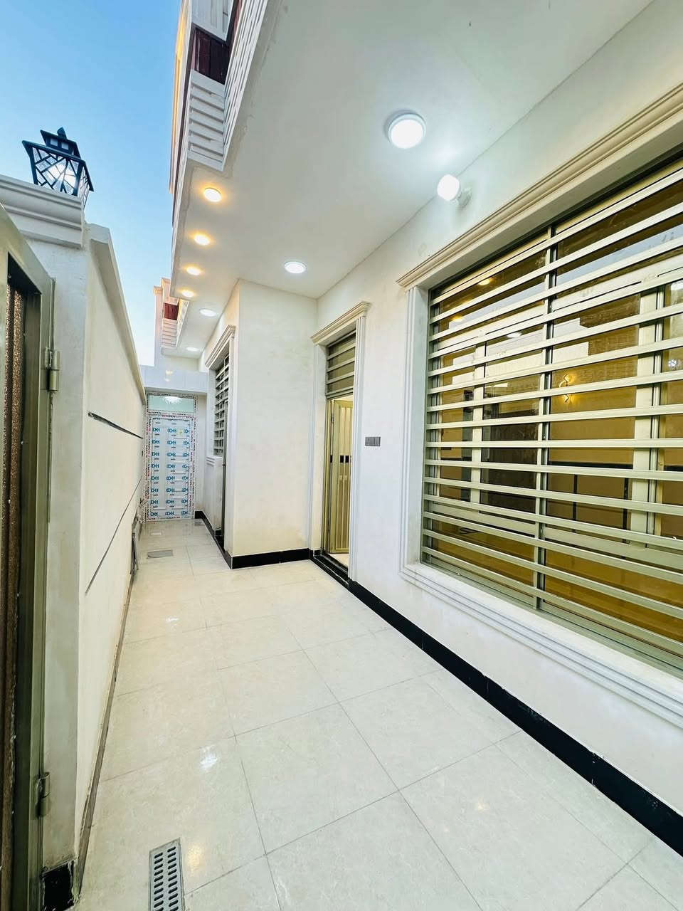 الدار للبيع في حي الغدير قرب مدرسة جبل الصبر المساحة 100م مربع بناء حديث درجة أولى للاستفسار والاتصال المباشر على صاحب العقار 
***********
