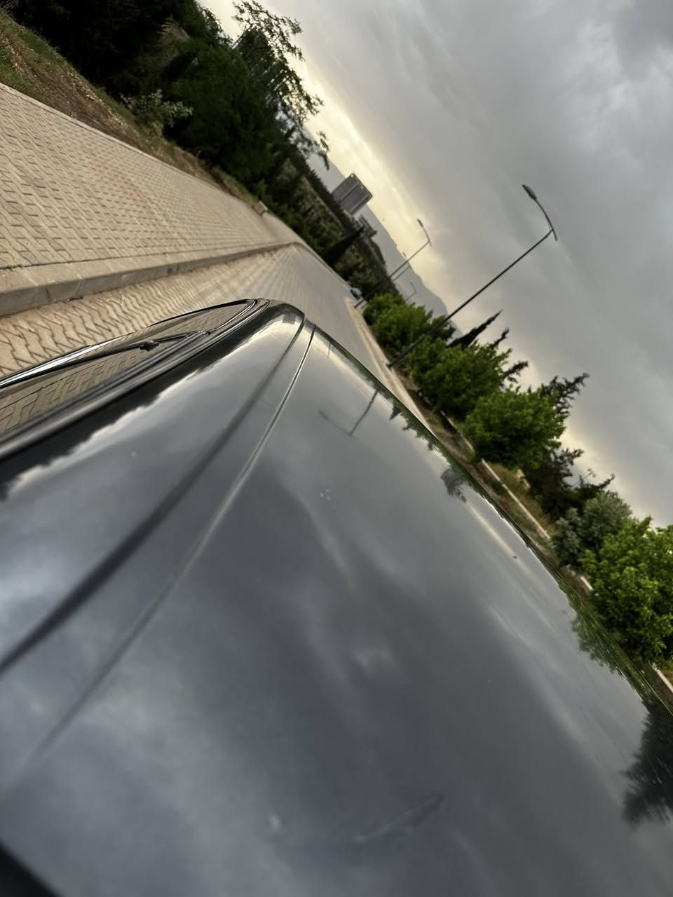 سلام و علیکم
مازدای 626 سنوق 87 ڕەقەم سلێمانی ڕەقەم و سەنەوی و هەزە نوێ تەحویل و غرامە بەشەرت وەرگەڕاو و موس و بڕاوە بەشەرت مەکینە 20 هەشتوبەخ دوکەڵی نییە و زۆر بەهەڵمەتە هەیکەلێکی جوان و شوشەیی پێشی نوکەدەعمێکی زۆر بەسیتی هەیە (لەبەر چەواشەکاری نەمنوسیوە بەسیتە هەربەڕاستی هیچ نییە بەس باشترە هەرباسکرێت )و پشتی کەپسە 
سەیارەکە سەیارەی مەعرەز نییە هیدەستی خۆمە و بەخزمەتە و زۆر خاوێنە 
گێڕ عادی و چوارجام کارەبا و قفڵ مەرکەزی 
سعری38گەڵا
شوێن سلێمانی ***********
حەماوەی لە چارەک لانایەت 
ئێمپریفایەرێکی بەقوەتی تیایە 
ئەنتیفرێسی تیایە
ڕۆنی گێڕ و مەکینە تازە گۆڕدراوە
پلاک و قایشی تایمکێس و دینەمۆ و پاوەریش تازەگۆڕاوە 
ستۆپ و هاندبرێک مەزبوت
هیتەری جامی دواوە ئیشەکات جامی شکاوی تیانییە 
سپێری تیایە تاقم پێش و شتی تازەگۆڕدراوە چونکە هەزەکەی تازەکراوەتەوە سەیارەکە بەناوی خۆمەوەیە یەکسەر ئەیکەم بەناوتەوە دواخستن نییە 
بانسی تازەیە تاقمێ تایەی پاکی لەژێرە ولی سۆپەرە

