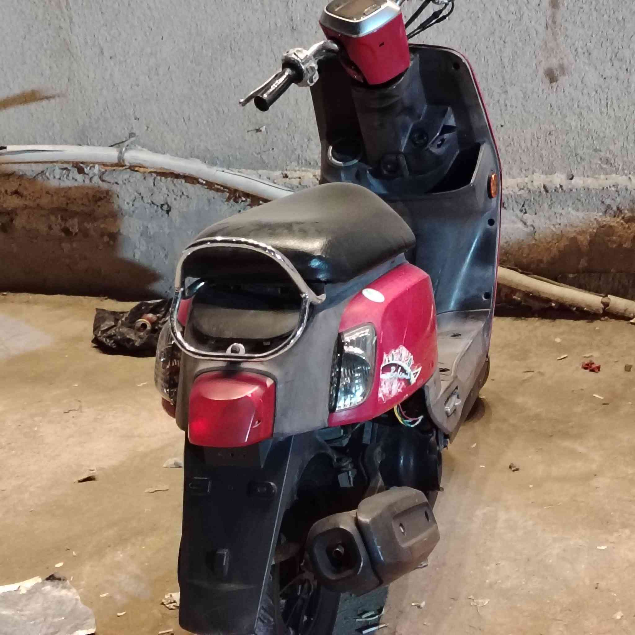 السلام عليكم
ماكس بوليس مسطره (2013)
كفاله عامه كلشي عله وضع ال بلاد
دراجه مكينه ما مفتوحه ابد وكهربائيات كله بلاد
دهن يورل ابو18,000 الف بانزين من ال طلعتهه كله محسن❤️
دراجه خير من الله نكره سلف بكل وقت
(ملاحضه:ويل ال بلاد+مرايات ال بلاد وياهه) 
اخذتهه ب مليون و400
رايد ابيع مستعجل
السعر مليون و200 ومجال بسيط كلش اخوان
تجي تفحص وتكلب شكد ما تريد وتاخذهه من باب البيت وخادمك بلعافيه عل ياخذهه❤️
العنوان ميسان 
***********
