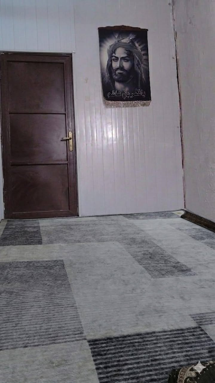 للبيع

بيت ١١٠م

الواجه 5 في نزال 21

السعر ١٤٠ بيه مجال

طابق واحد بناء نظيف عكاده.
يقع في حي العسكري

داخل فرع عرض ١٠م

يحتوي على غرفه وصاله ومطبخ وصحيات داخليه وخارجيه واستقبال

موبايل للاستفسار ***********
