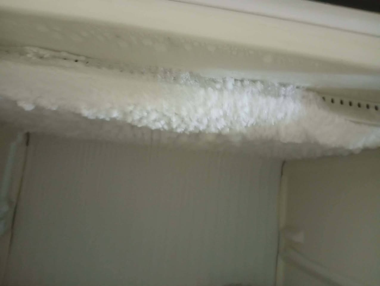 ثلاجه البيع ٢٢قدم حجم كبير سعر ٢٢٥ عنون بعقوبة ارحمه ***********
