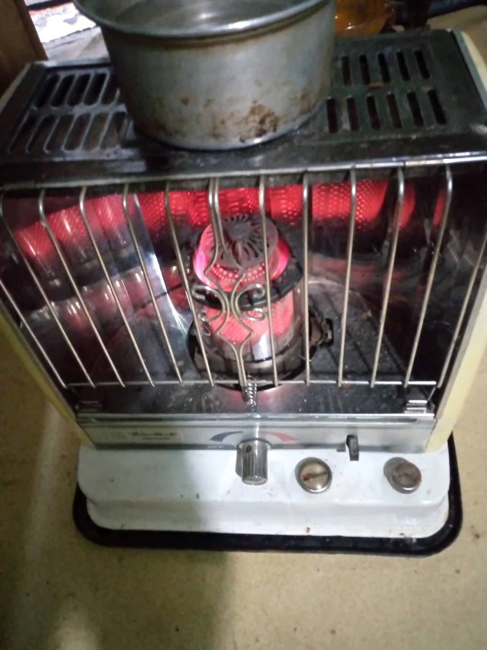 السلام عليكم غساله سامسونج 15 كيلو نظيفه على الفحص مكاننا بغداد قرب كراج العلاوي سعرها 200 وبيها مجال قليل صوبه عشتار للبيع نظيفه الفحص ب 50 وبيها مجال قليل 
