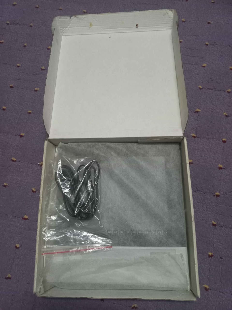 يعمل على الكمبيوتر عن طريق USB Wireless
يستخدم للرسم والكتابة والتصميم بدل الماوس
مناسب للطلاب والمصممين والتعليم

المواصفات:

- اتصال لاسلكي 2.4GHz
- قلم للرسم مع اللوح
- يعمل على Windows
- حجم الرسم تقريباً 8×6 إنج
- خفيف وسهل الاستخدام

الحالة: فقط مفتوح الكرتون مو مستعمل  
لتواصل :*********** موصل, نينوى
