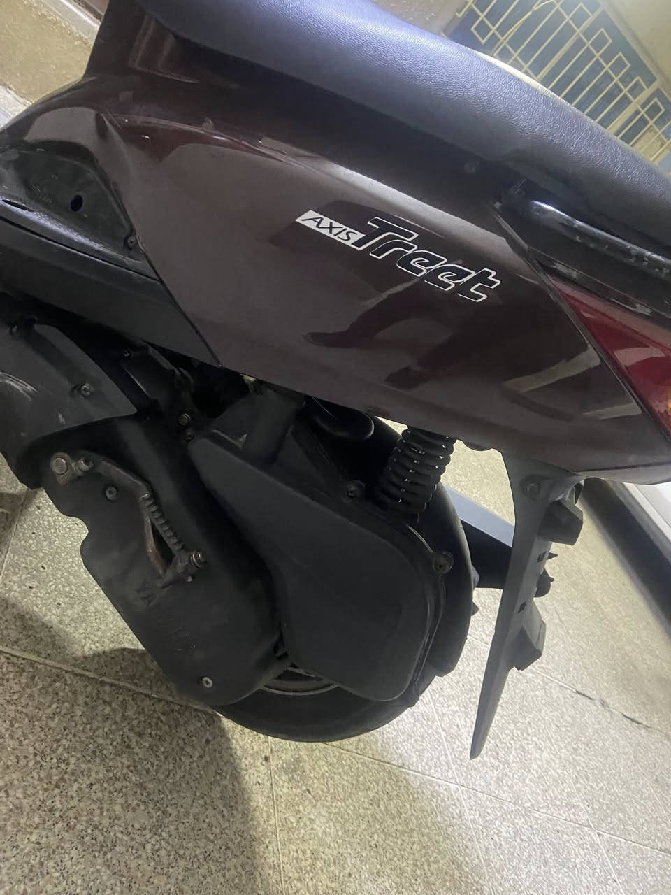 السلام عليكم للبيع اكزز نوزل خطين الدراجه بلادية ماشية 29000 الف الدراجه بلادية كلها نكرة سلف بكل وقت لون كرزي اشاير شغالة لايتات شغالة 
*********** المكان زيونة شارع الربيعي او بلديات السعر 1250 وبيه مجال حك الجية
