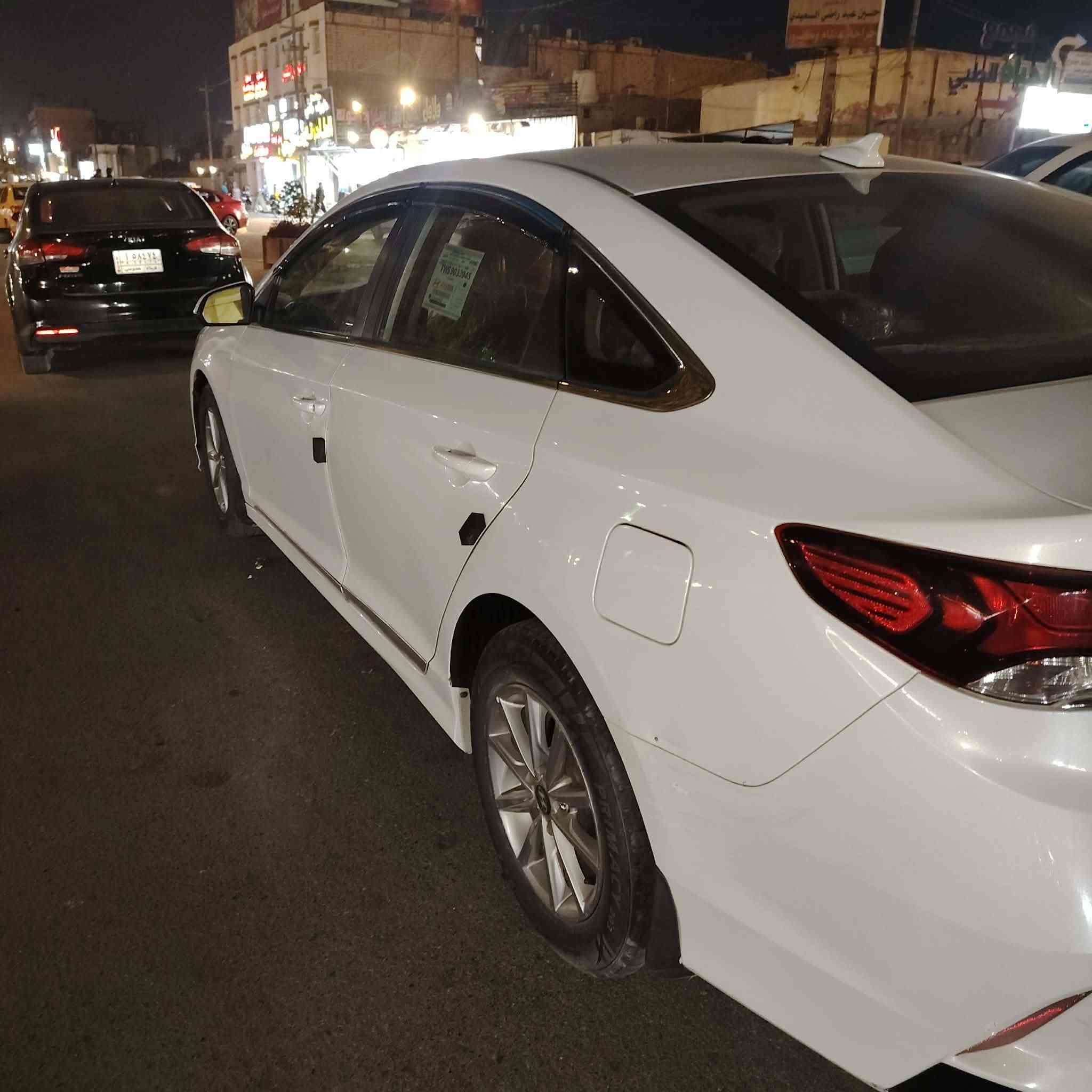 سلام عليكم سوناتا 2019امريكي سيارة ضربتها الباب الخلفي جهت السايق فقط الباقي كله مكفول كير محرك بحالت الوكاله محرك 2400 GDi جي دي اي سياره نضيفه بمعنا الكلمه مال جناي دواخله نضيفه كلش سعر السياره 145وبيها مجال حك الجيه رقم السياره بابل نكليزي الجديد عنوان الديوانيه ***********
