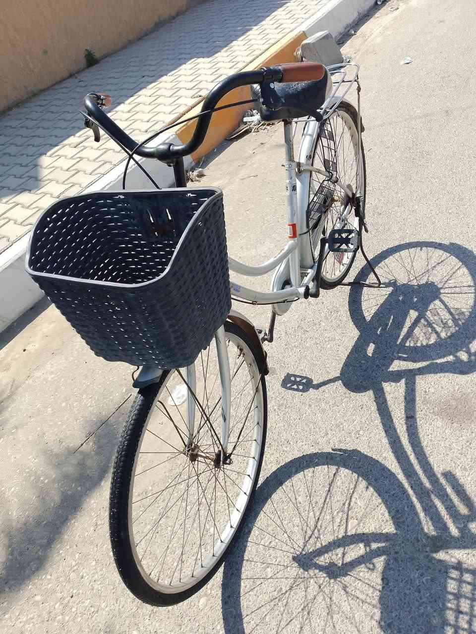 السلام عليكم بايسكل للبيع نظيف حجم 26 السعر 60 بي مجال المكان بعقوبة التحرير الاتصال  على الرقم ***********
