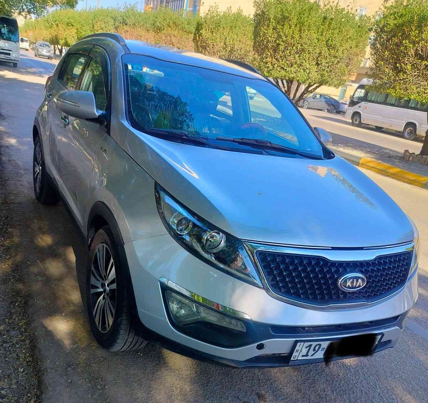 سبورتج 2015 امريكي للبيع 
مواصفات
كير + محرك مكفولات
منظومة تبريد جيدة
شاشة + كامرة بلادي
تحكم ستيرن جهتين 
ويل كروم
اشاير بالمري
وضعيات قيادة
تخم تاير جديد 
حدادية جديد
رقم كربلاء دولي
مكان السيارة كربلاء 
السيارة كاعدة واحلى من الصور 
السعر 118$ وبيها مجال بسيط
السيارة بيها قطع صبغ بدون حادث اقل الحزام للاستفسار الاتصال على الرقم ***********
