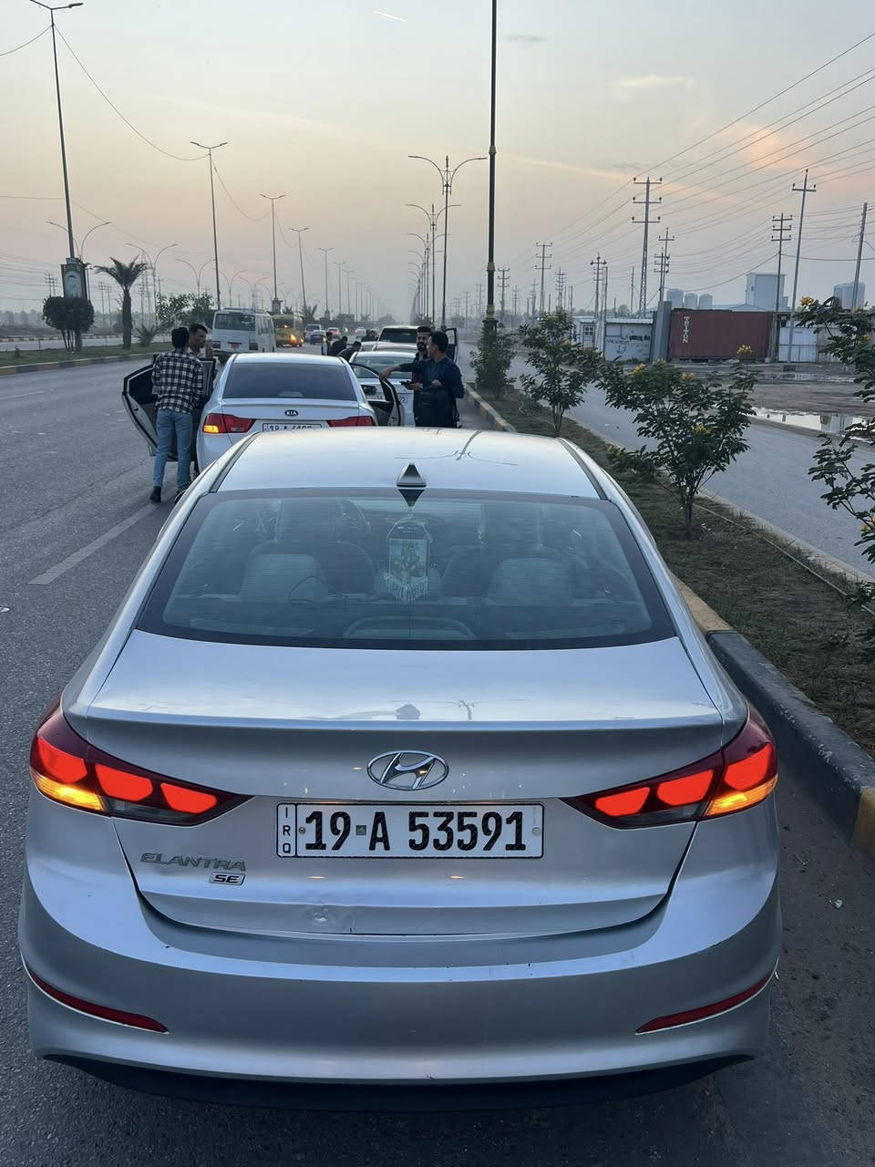 سلام عليكم
الانترا موديل ١٧ امريكي رقم كربلاء نكليزي تحويل مباشر 

حادثها دعاميه خلفيه وشويه البدنه الخلفيه وبنيد صبغ فقط تحكم ستيرن مثبت سرعه لد نهاري  
السياره حلوه ونضيفه مكينه دوش خير من الله تبريد ثلج وتدفئه
مكاني كربلاء السعر ١٢٥ وبيها مجال للشراي ترهم مراوس سوناتا 
للستفسار ***********
