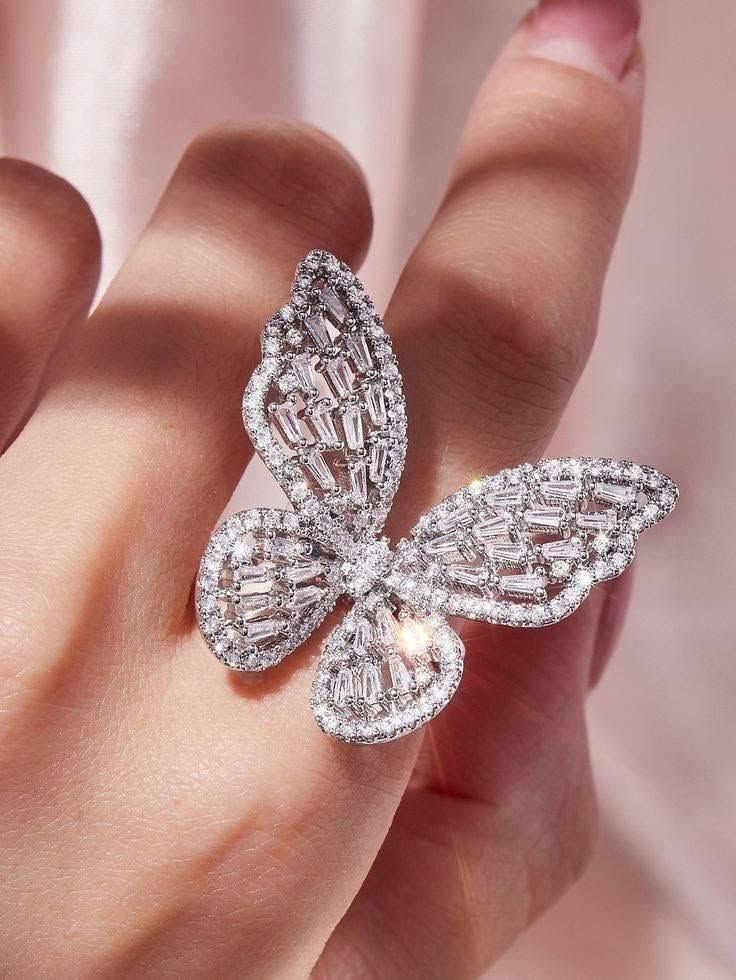 🦋 خاتم فراشة 🦋

خاتم الفراشة النازك ✅
موديل حديث 💕
✨مرصع بأحجار الزاركون
✨طلاء ثابت بجودة عالية
✨غير قابل للصدأ
✨يرهم على جميع القياسات 

السعر؟؟
🚘 يوجد خدمة توصيل لجميع محافظات العراق


**إذا كنت صاحب هذا الإعلان وتريد حذفه لأي سبب، رجاءا أرسل رسالة إلى الدعم الفني**