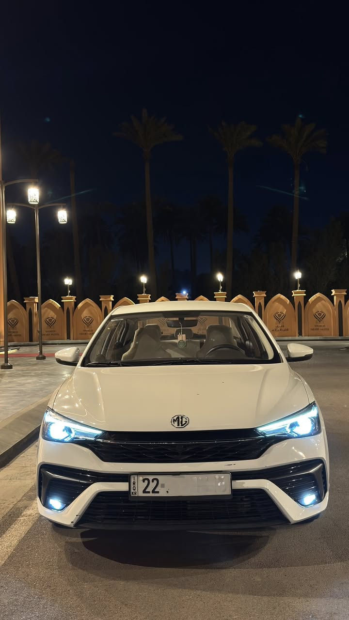 Mg5 plus ( الشكل الجديد ) 

مواصفـات الكومفورت ( النص فول ) 
1- مثبت سرعة 
2- شاشة تدعم كار بلي واندرويد اوتو
3- حسـاسات خلفية 
4- نظام ABS
5- أشاير بالمري
6- اضاءة زنون بلادي عالي  وناصي 
7- قطعتين تبريد 
8- تحكم ستيرن 
9- تحكمات قيادة 3 ( سبورت - اعتيادي - ايكو ) 
10- سايد بريك بصمـة 
11- نظام اوتو هولد 
12-  بصمة ابواب وصندوق 
13- بلوجكترات امامية زنون Led
14- دبل كامشفت 
15-  4 جام كهرباء 

وبعد هواي مواصفات .. 

السيارة بيها فعصة بالجاملغ الامامي
صغيرة + بحافة البنيد كذالك اصبعين

محـرك كيـر كفـالة والسيارة بالضمان 
6 سنـوات او 200,000 الف كيلو متر

الضمـان يشمل صدر السيارة الامامي 
والخلفي عدة الدبلات ضمـانهن 3 سنوات

ماشيــــة : 30 الف ( الدهن مبدل جديد يمشيك 10 الالف من الشركة ) وصولات موجودة .

السعـر : 115 وبيهـا مجال 

***********
