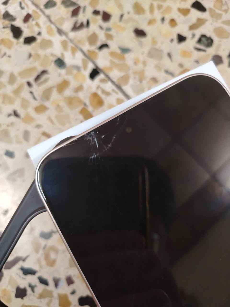 Xiaomi 15t
ذاكرة 512
رام 16+
 الجهاز بس بي هالكسر بالشاشة والباقي كله شغال وضع شركة 
سعر 420.000الف
للتواصل خاص او واتساب
***********

