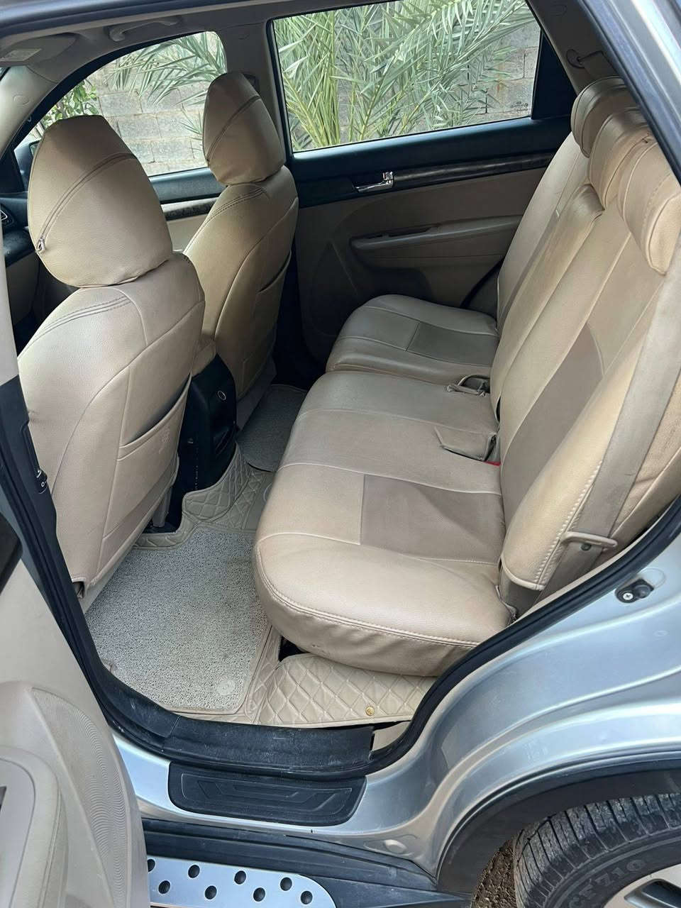 سورنتو ٢٠١٣ شكل ال٢٠١٤
اللون سلفر
٧ راكب
٦ سلندر خليجي
رقم بغداد
السعر ١٧٥ ورقه 
للإستفسار اكثر الاتصال على الرقم ***********
