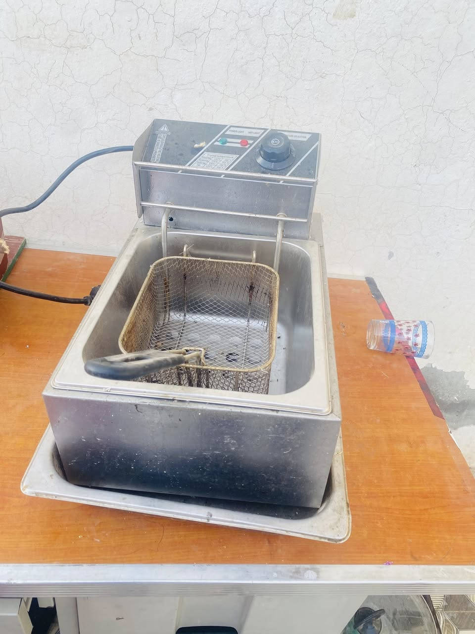 غراض مطعم للبيع
ثلاجه مقبلات 

خلاط حمص بطحينه 

غلايت فنكر 

حميايه كنتاكي 

جهاز كنتاكي وياء الميز 

كلشي اوسعره الرقم ***********
