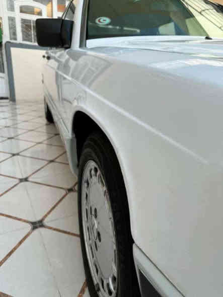 السلام عليكم 
للبيع مرسيدس طيارين 190E موديل 1991 وارد يابان لون ابيض فول مواصفات جام كهرباء ايرباك ستيرن دوسات نيكل غرفه السياره جدا نضيفه وبلاديه محرك وكير ونجي تحوير مضبوط تبريد ثلج سبير شركه عده اسعافات رقم اربيل 
السياره سيرفس كامل وكلشي بيها شغال وجديد 
السعر 63  $
للاستفسار ***********
