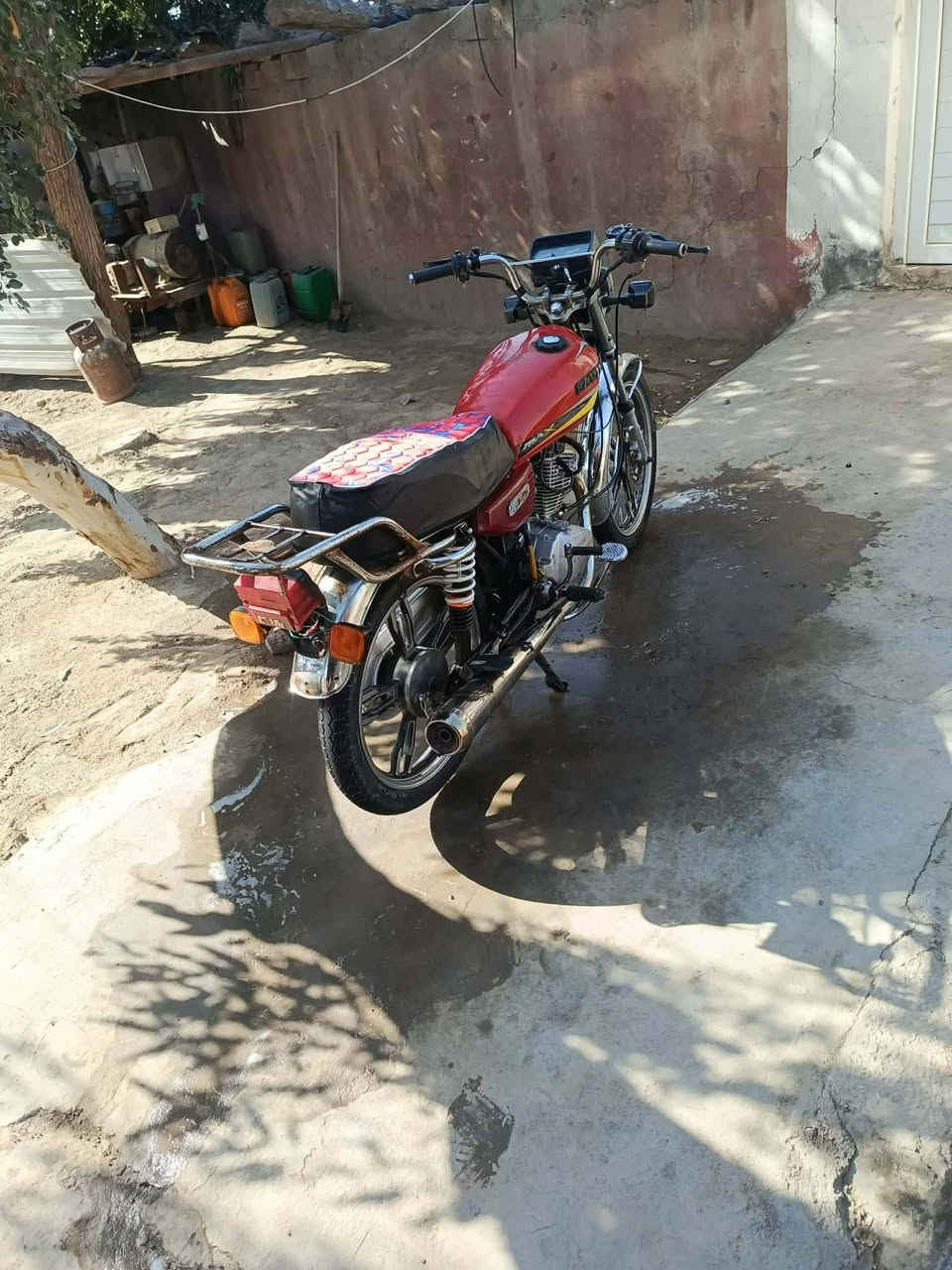 دراجه سافان مديل 23 مكينه مامفتوحه ماعايزه شي 
مكانه حله عوفي سعره 375بيه مجال بسيط 
***********
