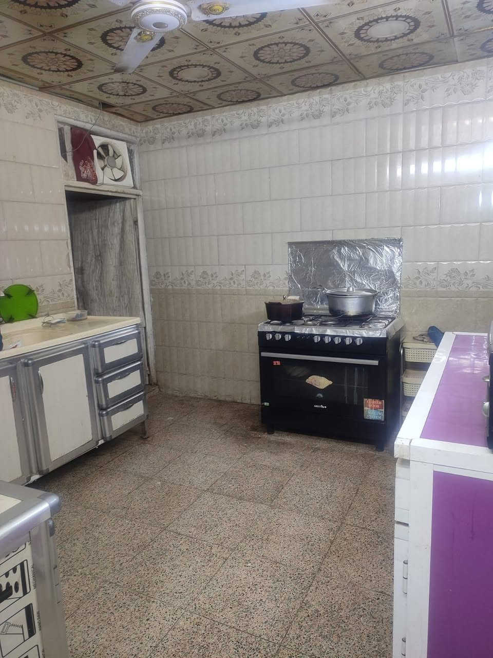 السلام عليكم
دار للبيع 
مكانه حي النصر بانزين خانه قرب المجمعات
المساحه 150 متر
يتكون من طارمه استقبال مطبخ صاله و غرف ثنين و صحيات داخليه و خارجيه و فوك هم اكو غرفه
للاستفسار الاتصال ع الرقم
***********
