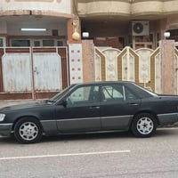 سيارة مارسدس ٣٠٠  موديل  ١٩٩١ باسمي  رقم انكليزي السنوية مجدد لحد ٢٠٣٠...