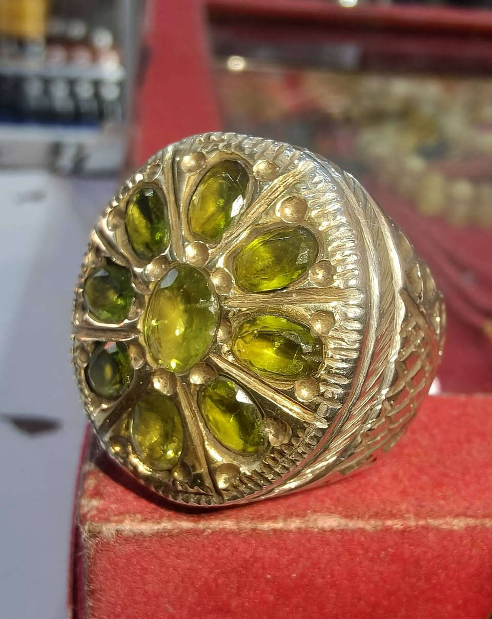 محبس مطعم باحجار الزبرجد ٩ حجرات حجم كبير جدا صياغه ثقيله السعر ٨٠ الف قفل ونهائي


**إذا كنت صاحب هذا الإعلان وتريد حذفه لأي سبب، رجاءا أرسل رسالة إلى الدعم الفني**