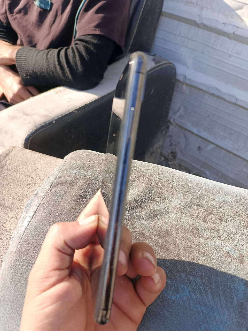 ايفون اكس ماكس ذاكره 256
مامفتوح برقي بس ضهره تبطلع البطاريه 77
جهاز كلشي شغال 
عنواني بغداد حي ور 
السعر قفله 200 
***********
