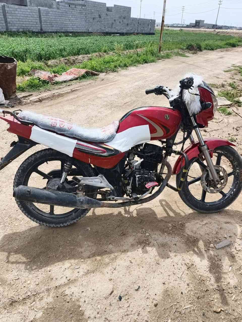 سلام عليكم ماطور سايم اكتروني للبيع موديل 15 بدون اوراق يرادله ترتيب محرك بي صوت بس نشط بلمشي واول ميشتقل يدخن شويه ويكطع وباتري ضعيف مكاني جزيره الخالديه سعره 400 وبي مجال ***********
