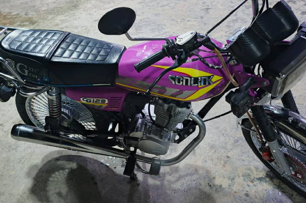 سلام عليكم يراني موديل(2025) )4 كير )سعر  700 بيه مجال مكاني بغداد حي نصر ‏(‪***********‬‏)
