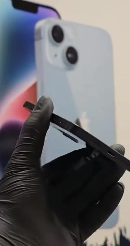ايفون ١٢ العادي 
الذاكرة: 128 جيجابايت.
 النسخة: دبل شريحة (Double SIM) فـعـلـيـة.
 نسبة البطارية: 94% (أصلية وممتازة).
 حالة الجهاز: الجهاز بحالة الوكالة، مفتوح شـرط الفحص، مامبدل بيه أي قطعة نهائياً، وخالي من أي عيوب أو خدوش.


**إذا كنت صاحب هذا الإعلان وتريد حذفه لأي سبب، رجاءا أرسل رسالة إلى الدعم الفني**