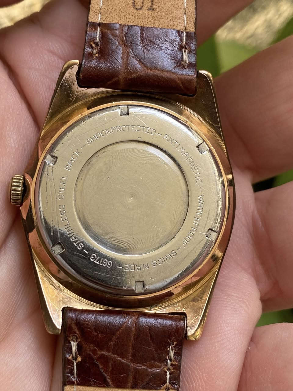 جمال الفنتج المخزن 

جوفيال سويسري اصلي 

نصب تكويك 

طرة ذهب 

تعمل بكفاءة عالية

مينا جدا مميزة 

نظافة تامة

طلاء ذهب 

تاريخ يومي 

مقاومة للماء 

زجاج مقاوم للخدوش

دكمة اصلية معلم جوفيال

سير مستبدل جلد اصلي 

القطر ٣٤

السعر  ٨٥  الف 

يوجد توصيل لجميع المحافظات 

***********
