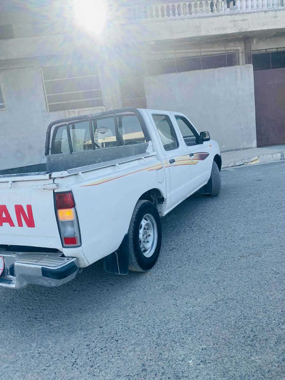 پیکاب نیسان 2009 
مەکینە بەخ گێر و مەکینەو 
شانسی بەشەرت  موس و بڕاوە نیە 
ساخە دەحم و لێدراوی نیە 
سەیارە کە هی مەحرەز نیە 
هی ماڵی خۆمانە یەک دەستە  
دەعەمی بۆ دەحەمی بەشەرت
ژ.م ***********

ناو نیشان. ژاراوە

ئـەگەر سەیارەکەت دەفرۆشیت نامە بنێرە با بلاوی کەینەوە لۆت
