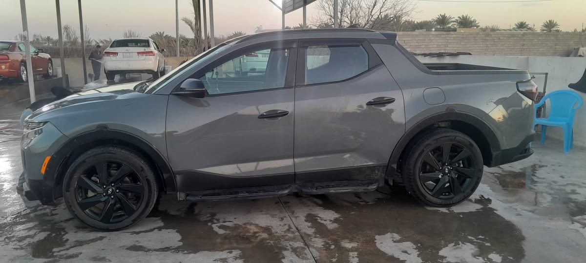 سانتا كروز موديل ٢٣ رقم بغداد دولي بأسمي سعرها ١٨٧ وبيها مجال قليل عنوان بغداد فول مواصفات فتحه تشغيل عن بعد هيترات بلكشنات رادار امامي وخلفي بيها هوايه موصفات بعد صور حادثها موجوده بلنشر ماشيه ١٢الف ميل بدون ايرباك لشراي يتصل وبي خير ويدلل ***********
