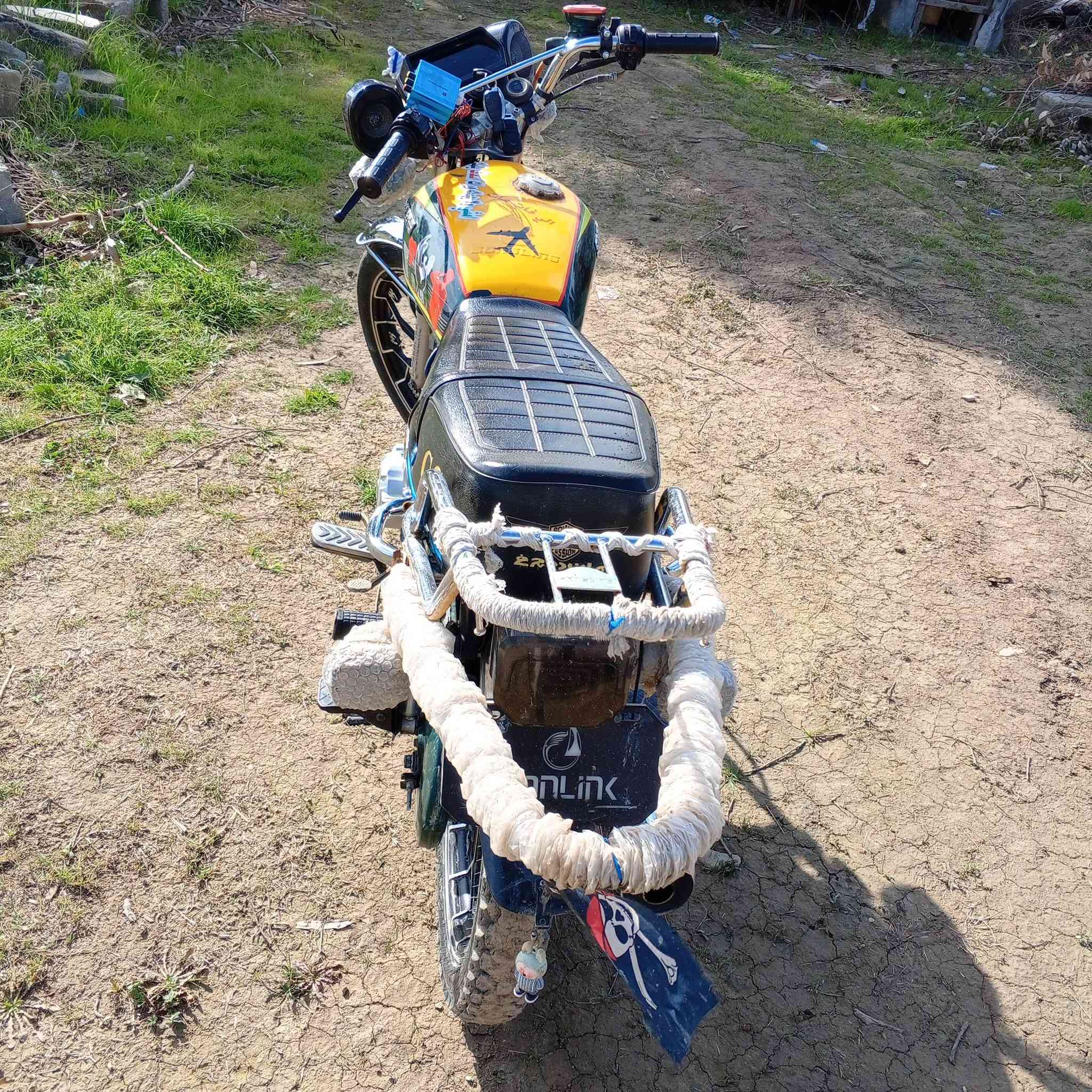 سلام وعليكم دراجه للبيع سيفان موديل 24 نضافه فول كفاله عامه مابي اي نقص مكان دلي عباس سعر 675 
شراي نتصل ***********
