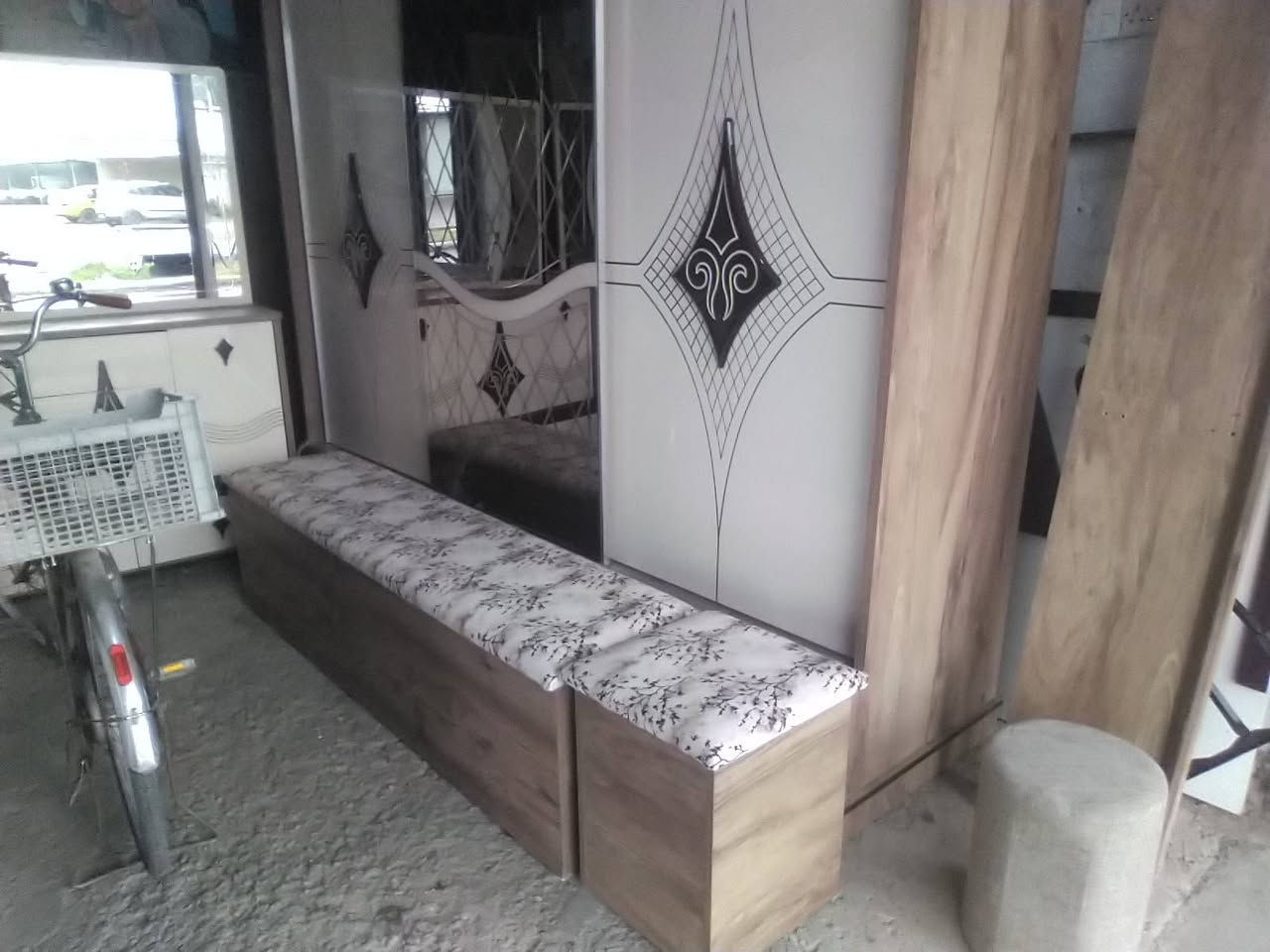 غرفه تركي نظيفه مستعمله 
8 قطع
سرير مخزن
650
مع الشد والنقل داخل طويريج وكربلاء وبابل


**إذا كنت صاحب هذا الإعلان وتريد حذفه لأي سبب، رجاءا أرسل رسالة إلى الدعم الفني**