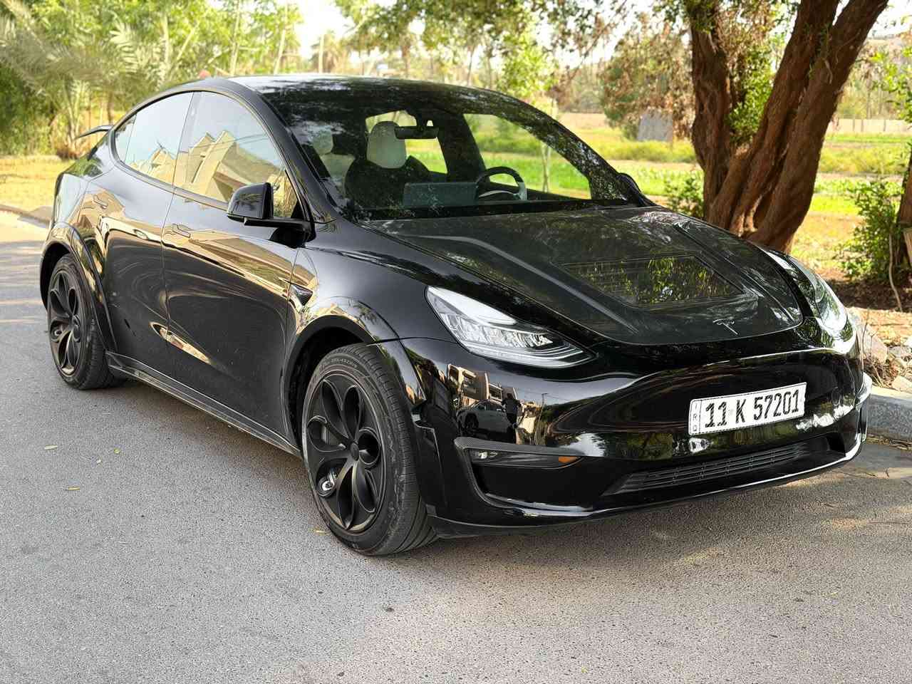الوحيدة بالعراق وأكثر تسلا مميزة ومصروف عليها
Tesla Model Y - Dual 2023
العداد:- 37.000Mile

السيارة عليها اضافات وقطع مموجوده بسيارة ثانية
 ( شغل أمريكا ) كل القطع أصلية، 

الأضافات:-
- سستم أير سسبنشن من شركة Air Lift ( جكات ) سعرها 3.500$ 

- بنيد كاربون فايبر ألياف حقيقية + فتحة ولـد داخلي حتى يبرز سستم الجكات سعره 900$

- البنيد جـك أوتوماتيكي

- دركة كاربون فايبر ألياف حقيقية وشكل مميز جداً سعرها 600$ 

- جناح خلفي كاربون فايبر ألياف حقيقية ، يصعد وينزل ويا البريك وبي أكثر من حركة سعرة 450$

- الغرفة الداخلية التكم والدواخل والدشبول مشتغليها كنتارا لون أسود بدال القماش الأبيض التقليدي،

- كفرات كاربون فايبر في جميع الأبواب

- جميع الأبواب شفط + بالأضافة الى لـد أنارة في قبضات الأبواب

- أنارة محيطية داخلية تفاعلية ومتغيرة بأكثر من ٦٤ لون

- سستم كامل وايد بدي على البدي الخارجي

- جميع الويالة مضاف الها سبيسرات

- ساوند سستم + دمام 

- مسويلها تزويد وبرمجة على الماطورات السيارة صاعدة داينو جايبة 470 حصان

وقائمة الأضافات تطول ومتخلص…

السيارة أون لاين أخر تحديث ومربوطة على الفون كي

حادثها خلفي بسيط جداً ( صور الحادث مرفقة )،

موقع السيارة بغداد الاعظمية 
السعر 24.500$ 

***********
