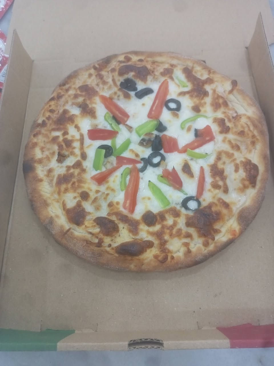 بسم الله الرحمن الرحيم
مطعم وماكولات شيك بركر
يوجد لديناء🧑‍🍳
بيتزاحجم صغير3🍕
بيتزا وصط/5🍕
بيتزه عائليه/7+10🍕
صاج دجاج+لحم🫔
بركر لحم 🍔
شاورمه دجاج🥙
من ل4 عصرآ ال12ليلآ ☀️
عنوان/ قبل نهاية #شارع30قرب #جامع_الحسنين 
#للطلب***********
#الجميع 
    مؤمل علي
