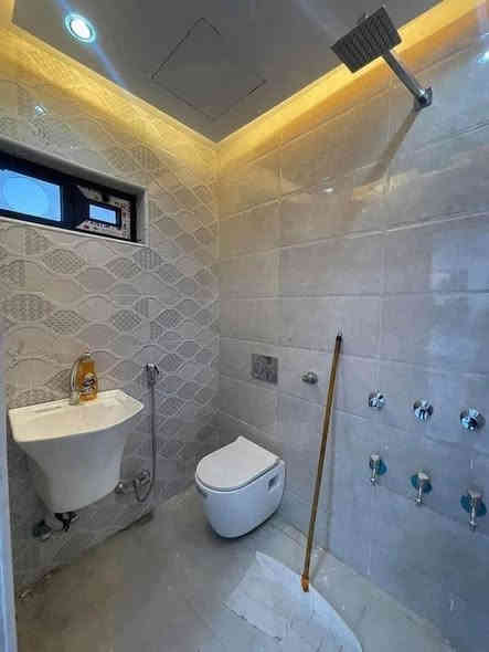 سلام عليكم
بيت للايجار السيديه قرب شارع الخيرران 📍
البيت فول بناء جديد زيرو ممسكون
50م
جبهة 6
3 غرف نوم
2 سويت
3 صحيات
صاله ومطبخ 
3 طوابق
مدخلين
للاستفسار اكثر ***********
للملاحظة مو ابو مكتب عقاري صاحب المنزل
