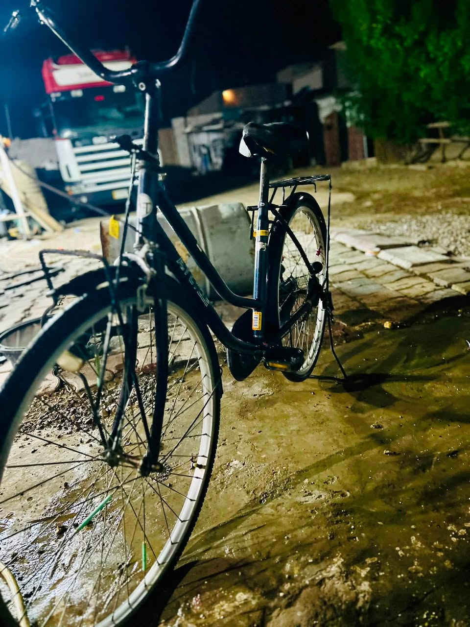 سلام عليكم شباب 
باسك البيع 
حجم ٢٦
باسكل حلو لون نفطي 
باسك بفط بس ماشة معوجة 
باسكل كدام عينك بل صور 
سعر ٧٠بي مجال

عنوان نهروان رقم ***********
رقم بي وتساب
